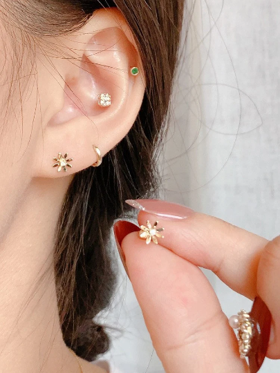 14K Solid Gold Dainty Daisy Floral Stud Earrings, Real Gold Screw Back Earrings, Flower Earrings, Minimalism Gold Stud, Gift For Her
