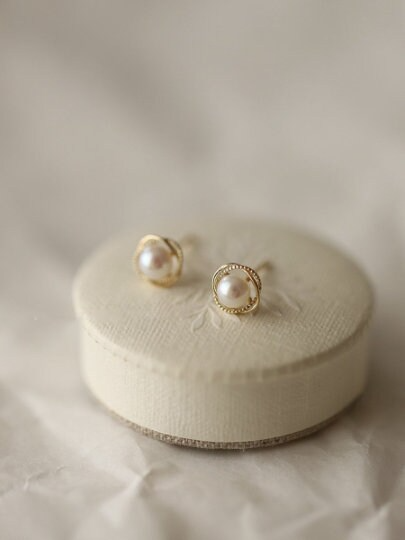 14K Solid Gold Fresh Water Pearl Stud Earrings/ Minimalist Dainty Pearl Earrings/ 14k Real Gold Earrings/ Gift for Her/ Pearl Gold Earrings