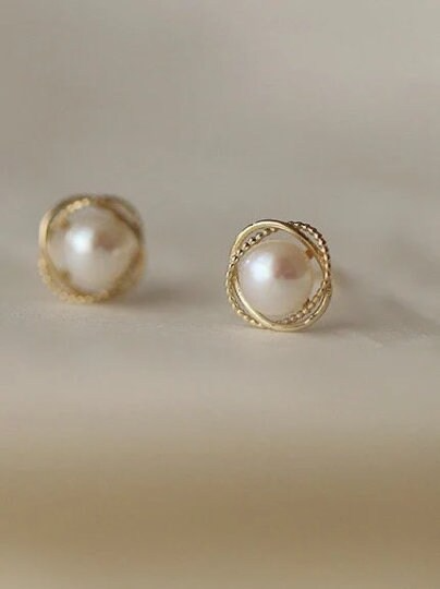 14K Solid Gold Fresh Water Pearl Stud Earrings/ Minimalist Dainty Pearl Earrings/ 14k Real Gold Earrings/ Gift for Her/ Pearl Gold Earrings